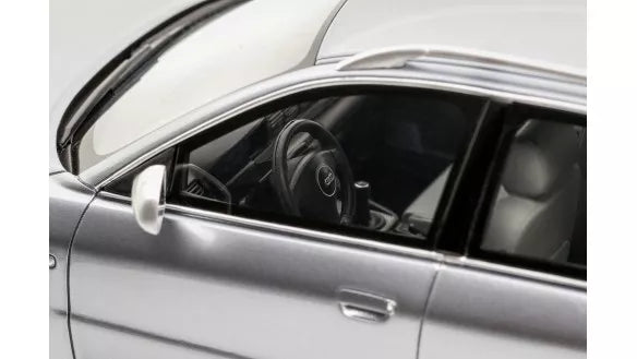 Ottomobile 1:18 Audi RS4 (B5) Avant "Stanced" Resin series